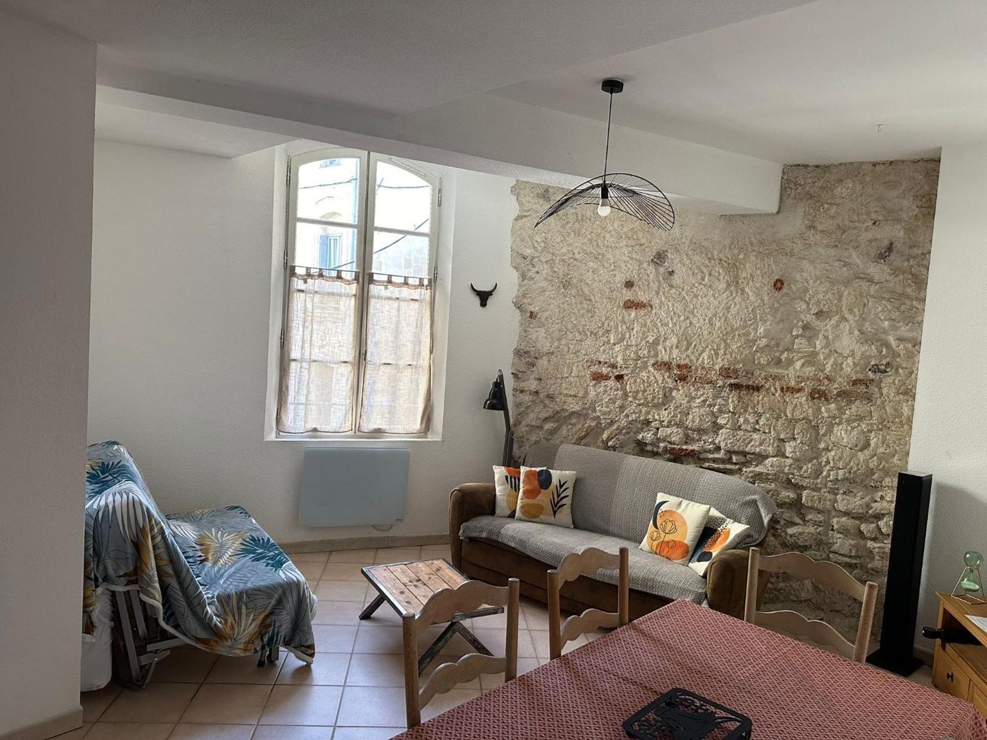 En Plein Centre Historique Apartment Arles